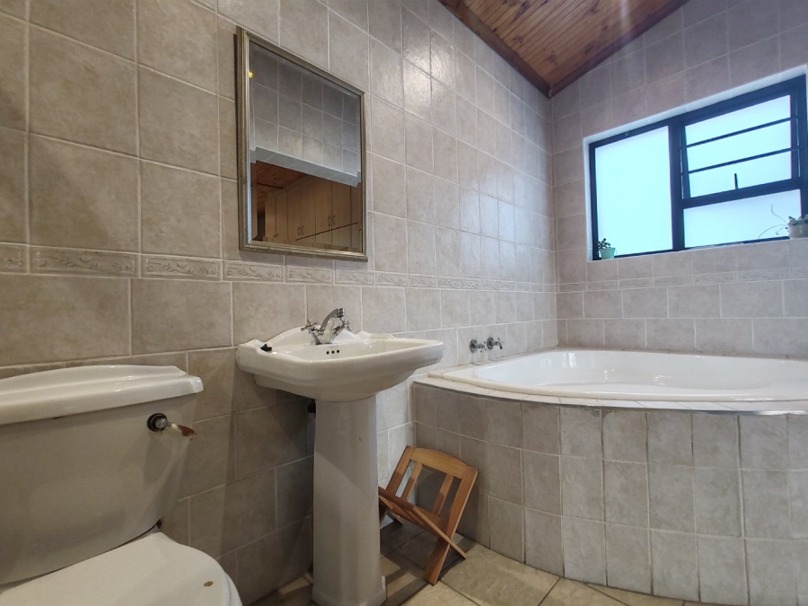 4 Bedroom Property for Sale in Newton Park Eastern Cape